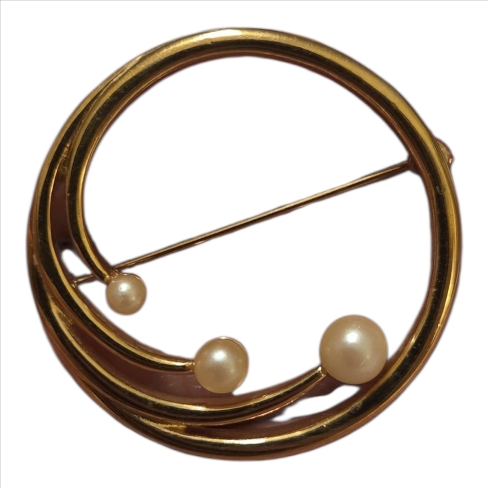 Vintage Monet Gold Tone Circle Brooch Faux Pearl Pin